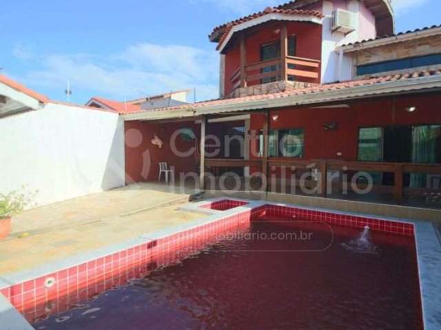 CASA à venda com piscina e 4 quartos em Peruíbe, no bairro Balneário Casa Blanca