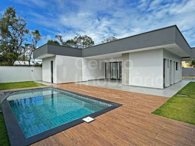 CASA à venda com piscina e 3 quartos em Peruíbe, no bairro Jardim Sao Luiz