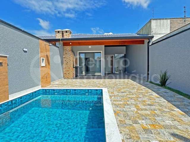 CASA à venda com piscina e 2 quartos em Peruíbe, no bairro Parque D Aville