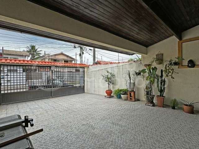 CASA à venda com 3 quartos em Peruíbe, no bairro Parque D Aville