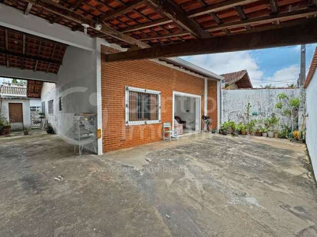 CASA à venda com 3 quartos em Peruíbe, no bairro Jardim Peruibe