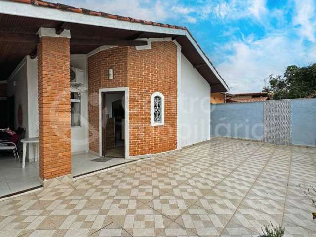 CASA à venda com 3 quartos em Peruíbe, no bairro Balneario Sao Joao Batista