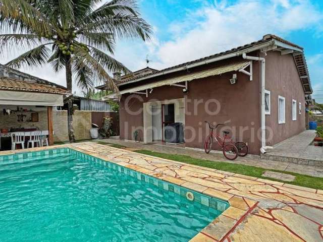 CASA à venda com piscina e 3 quartos em Peruíbe, no bairro Jardim Sao Luiz