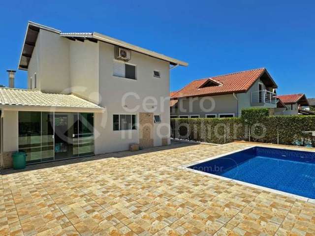 CASA à venda com piscina e 3 quartos em Peruíbe, no bairro Bougainvillee II