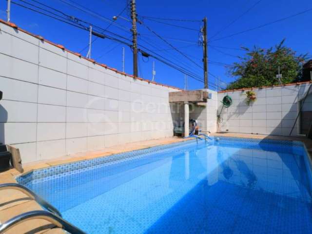 CASA à venda com piscina e 3 quartos em Peruíbe, no bairro Balneario Sao Joao Batista