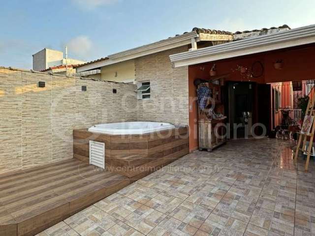 CASA à venda com piscina e 2 quartos em Peruíbe, no bairro Jardim Peruibe