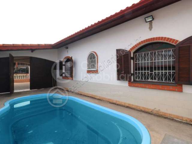 CASA à venda com piscina e 2 quartos em Peruíbe, no bairro Parque Balneario Oasis