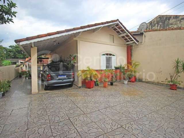 CASA à venda com 3 quartos em Peruíbe, no bairro Centro