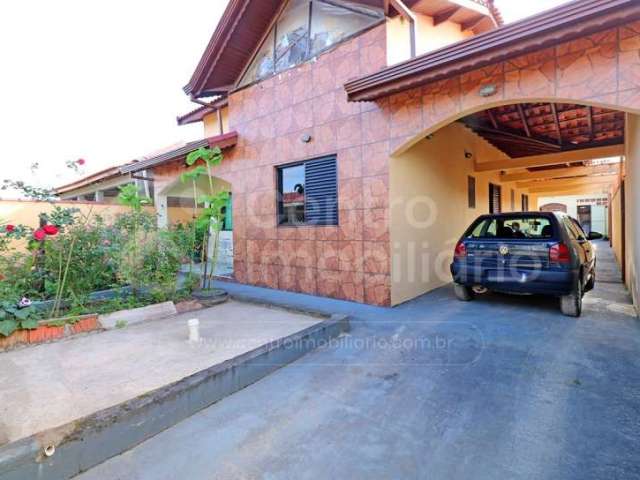 CASA à venda com 3 quartos em Peruíbe, no bairro Jardim Sao Luiz