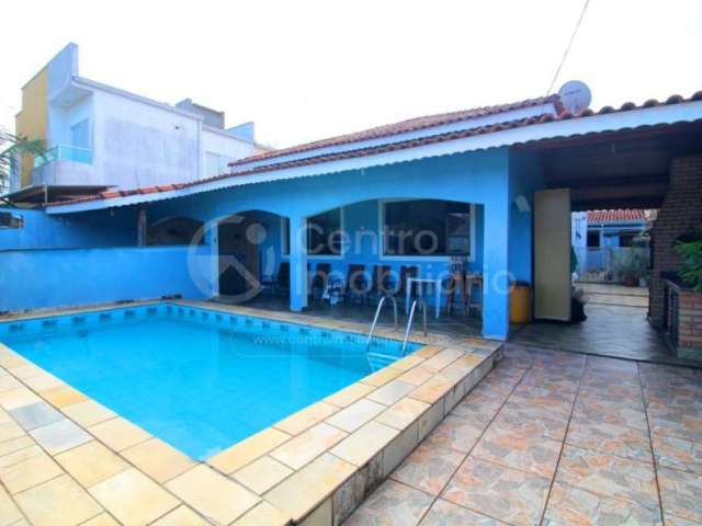 CASA à venda com piscina e 3 quartos em Peruíbe, no bairro Parque D Aville