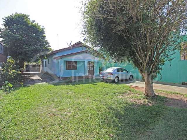 CASA à venda com 2 quartos em Peruíbe, no bairro Centro