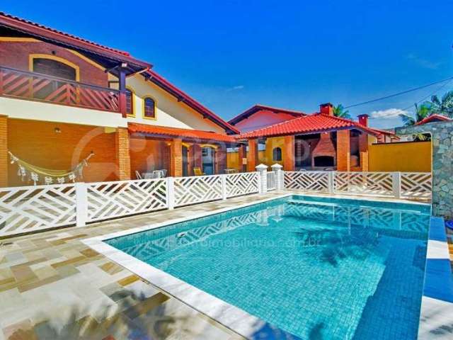 CASA à venda com piscina e 4 quartos em Peruíbe, no bairro Parque Balneario Oasis