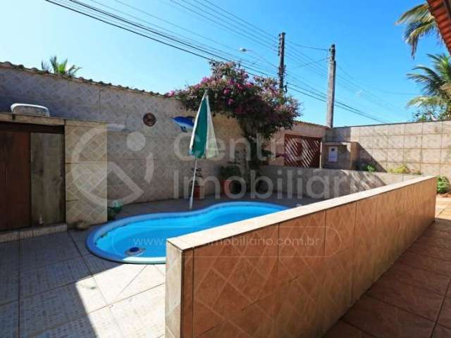 CASA à venda com piscina e 3 quartos em Peruíbe, no bairro Parque Balneario Oasis