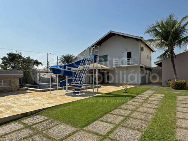 CASA à venda com piscina e 4 quartos em Peruíbe, no bairro Balneario Florida