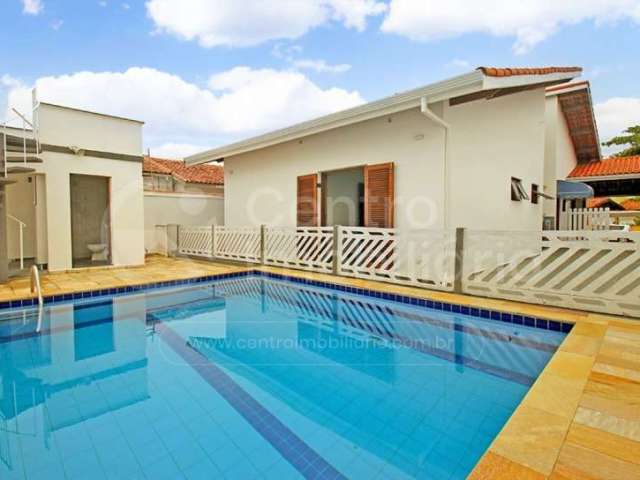 CASA à venda com piscina e 3 quartos em Peruíbe, no bairro Stella Maris