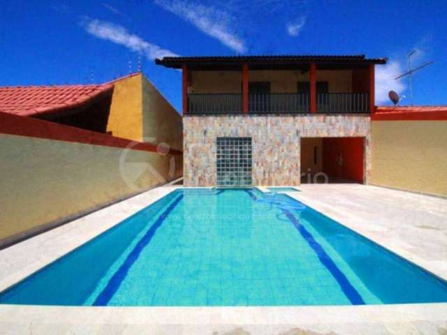 CASA à venda com piscina e 2 quartos em Peruíbe, no bairro Balneario Barra de Jangada