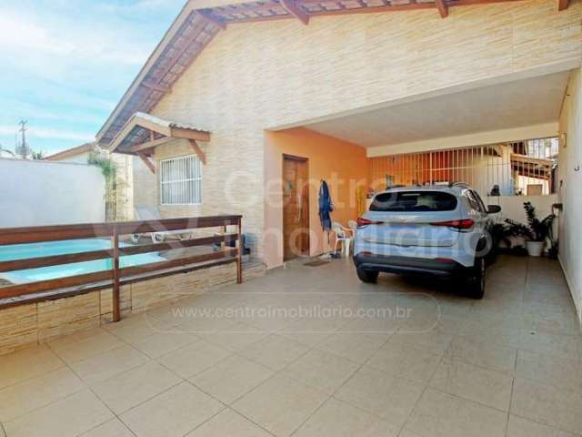 CASA à venda com piscina e 3 quartos em Peruíbe, no bairro Jardim Ribamar