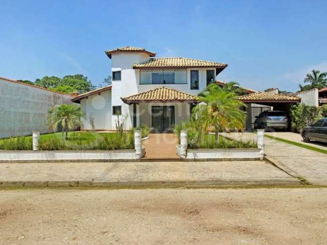 CASA à venda com piscina e 4 quartos em Peruíbe, no bairro Estância São Marcos