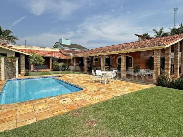 CASA à venda com piscina e 3 quartos em Peruíbe, no bairro Parque Balneario Oasis