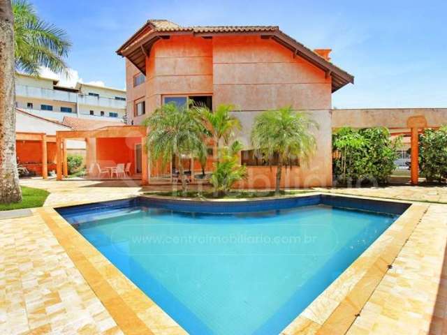 CASA à venda com piscina e 3 quartos em Peruíbe, no bairro Jardim Imperador