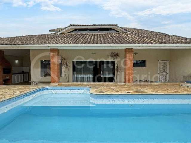 CASA à venda com piscina e 3 quartos em Peruíbe, no bairro Jardim Imperador