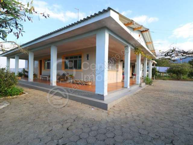 CASA à venda com 3 quartos em Peruíbe, no bairro Centro