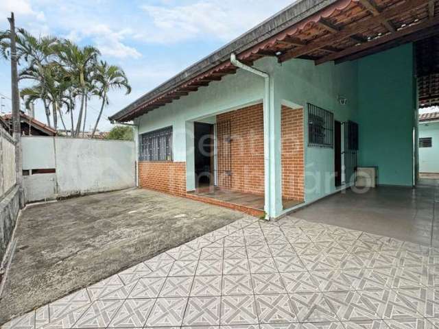 CASA à venda com 3 quartos em Peruíbe, no bairro Centro