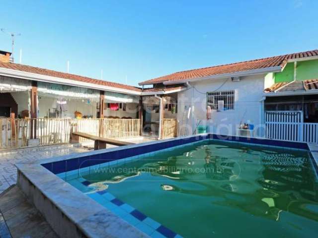 CASA à venda com piscina e 2 quartos em Peruíbe, no bairro Jardim Ribamar