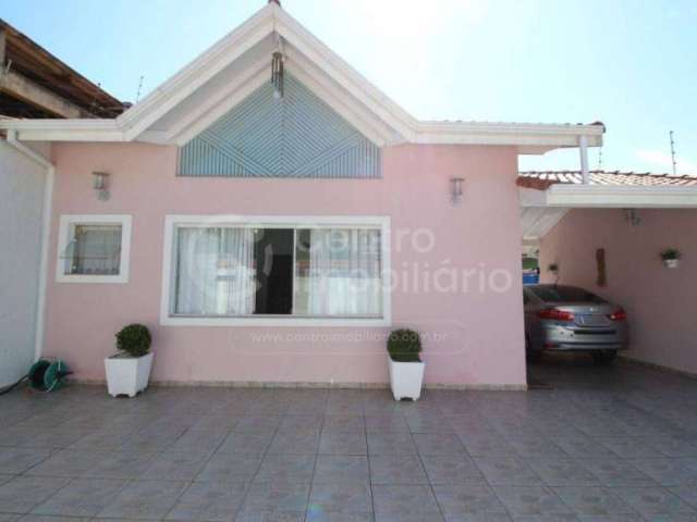 CASA à venda com 3 quartos em Peruíbe, no bairro Centro