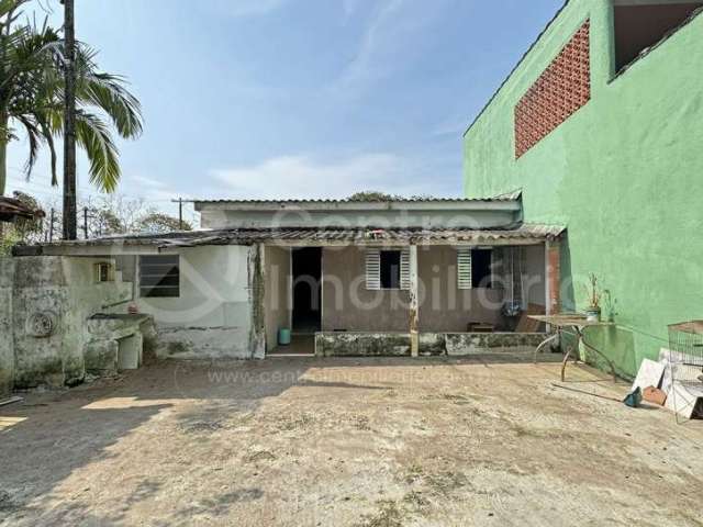 CASA à venda com 3 quartos em Peruíbe, no bairro Jardim Veneza