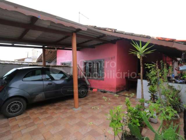 CASA à venda com piscina e 4 quartos em Peruíbe, no bairro Balneario Sao Joao Batista