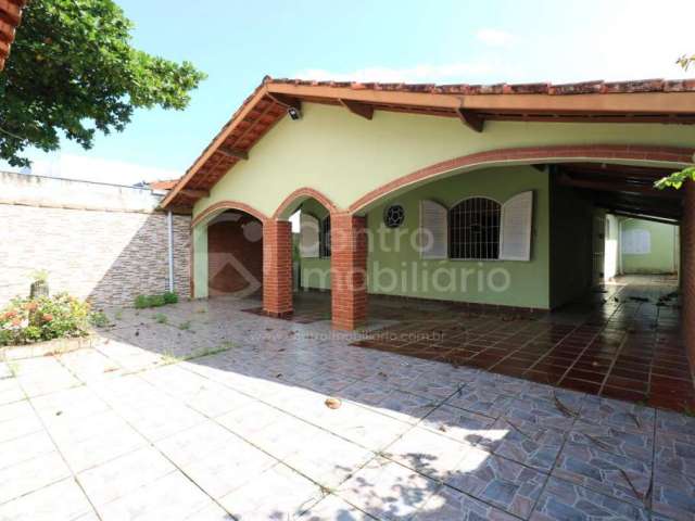 CASA à venda com 3 quartos em Peruíbe, no bairro Parque Balneario Oasis