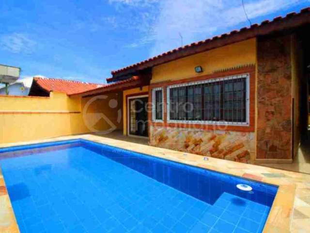 CASA à venda com piscina e 3 quartos em Peruíbe, no bairro Jardim Ribamar