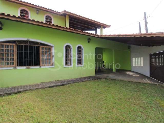 CASA à venda com 5 quartos em Peruíbe, no bairro Belmira Novaes