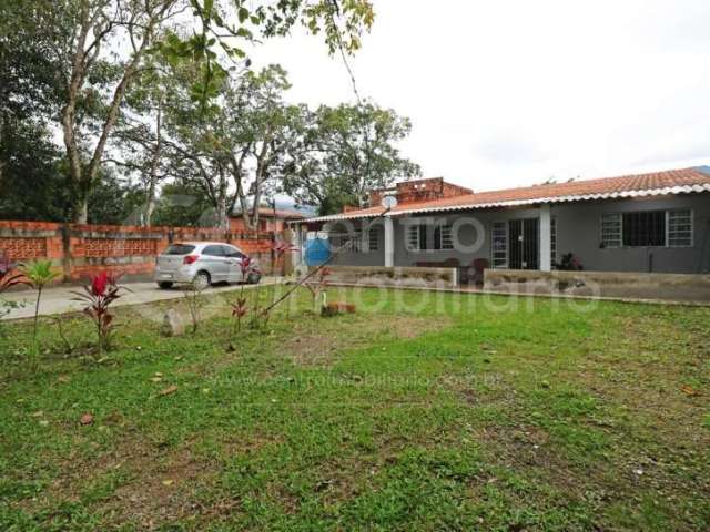 CASA à venda com 3 quartos em Peruíbe, no bairro Estancia dos Eucaliptos