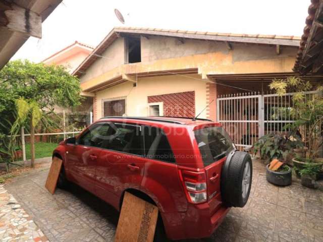 CASA à venda com 3 quartos em Peruíbe, no bairro Centro