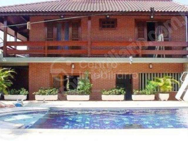 CASA à venda com piscina e 4 quartos em Peruíbe, no bairro Maria H Novaes