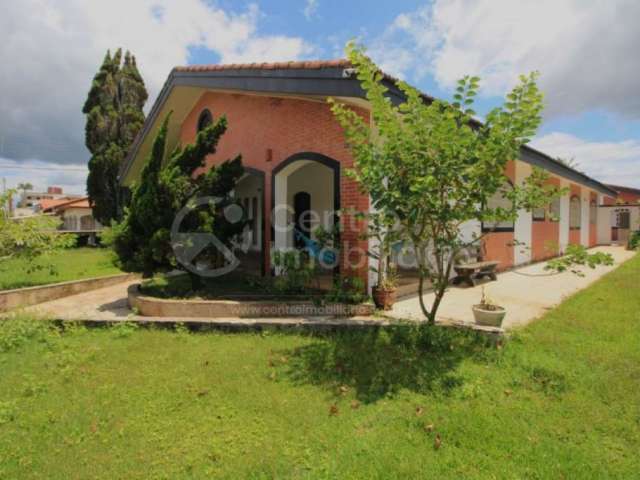 CASA à venda com piscina e 5 quartos em Peruíbe, no bairro Parque Balneario Oasis