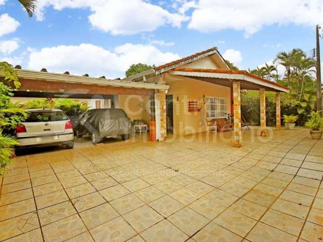 CASA à venda com 4 quartos em Peruíbe, no bairro Centro