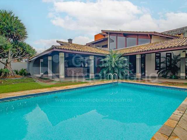 CASA à venda com piscina e 5 quartos em Peruíbe, no bairro Parque Balneario Oasis