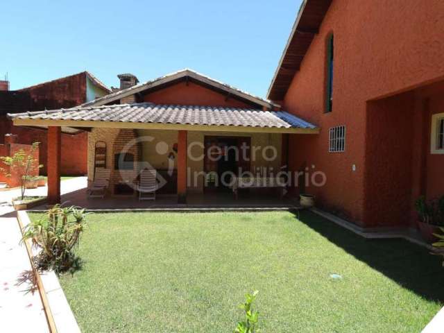 CASA à venda com 4 quartos em Peruíbe, no bairro Centro