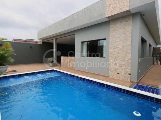 CASA à venda com piscina e 3 quartos em Peruíbe, no bairro Flora Rica III