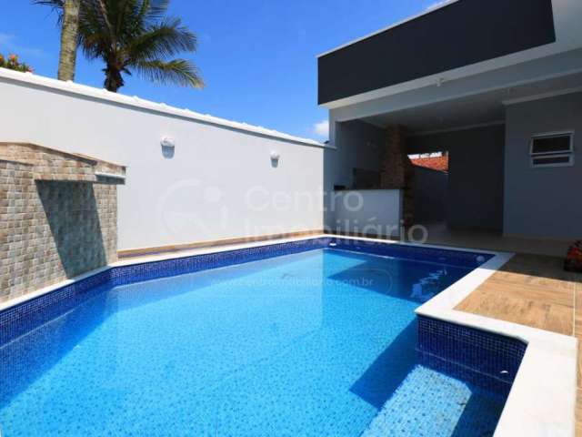 CASA à venda com piscina e 3 quartos em Peruíbe, no bairro Parque Balneario Oasis