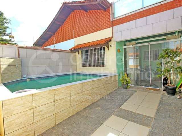 CASA à venda com piscina e 2 quartos em Peruíbe, no bairro Cidade Nova Peruíbe