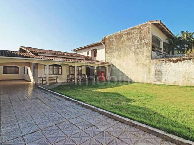 CASA à venda com 3 quartos em Peruíbe, no bairro Jardim Veneza