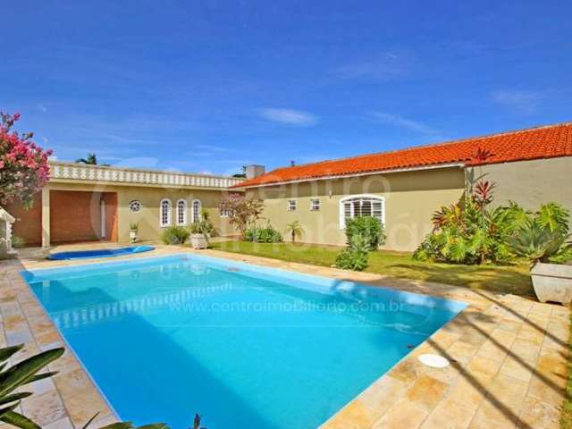 CASA à venda com piscina e 3 quartos em Peruíbe, no bairro Balneario Sao Joao Batista