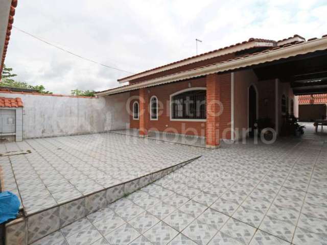 CASA à venda com 3 quartos em Peruíbe, no bairro Jardim Peruibe