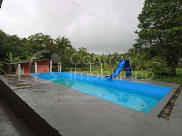 CASA à venda com piscina e 3 quartos em Peruíbe, no bairro Bananal