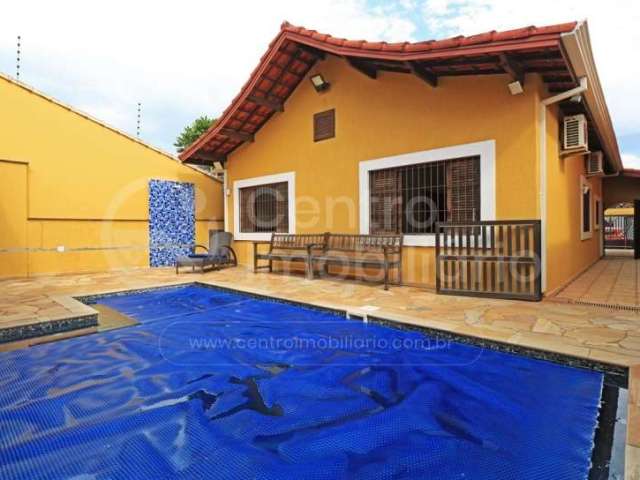 CASA à venda com piscina e 3 quartos em Peruíbe, no bairro Jardim Beira Mar