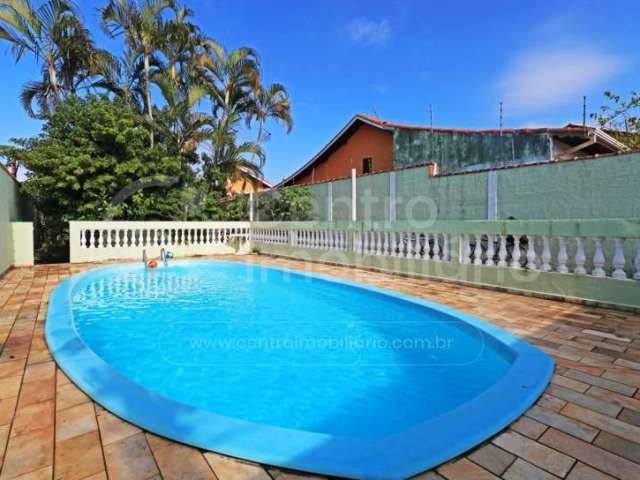 CASA à venda com piscina e 1 quartos em Peruíbe, no bairro Estancia Balnearia Maria Helena Novaes
